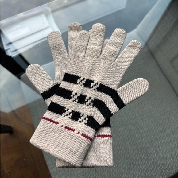 Burberry Gloves - Picture 4 of 4